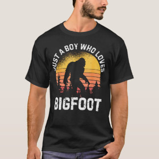 T-shirt Juste un garçon qui aime Bigfoot drôle Sasquatch R