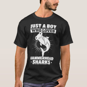 T-shirt Juste un garçon qui aime la vie marine requin mart