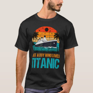 T-shirt Juste Un Garçon Qui Aime Titanic Bateau Titanic