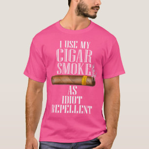 T-shirt J'utilise ma fumée de cigare comme répulsif idiot 