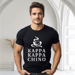 T-shirt Kappa Kappa Chino Grec Lifestyle Drôle<br><div class="desc">Montrez votre esprit de campus dans notre drôle de T-shirt "Kappa Kappa Chino" style de vie grec! Doté d'un graphique de tasse à café vapeur et de lettres collégiales blanches audacieuses sur un tshirt noir, ce design est parfait pour les amateurs de café en fraternité, ou toute personne qui aime...</div>