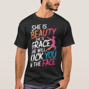 T-shirt Karate Elle Est Beauté Elle Est Grace Elle Va Tuer