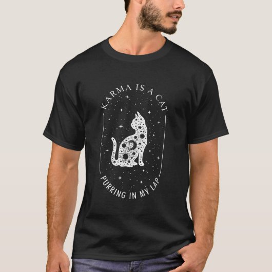 T-shirt Karma Est Un Chat Qui Me Purge Dans Les genoux (Devant)
