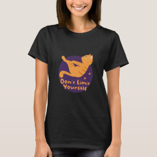 T-shirt Kawaii mignon chat orange faisant du yoga pose