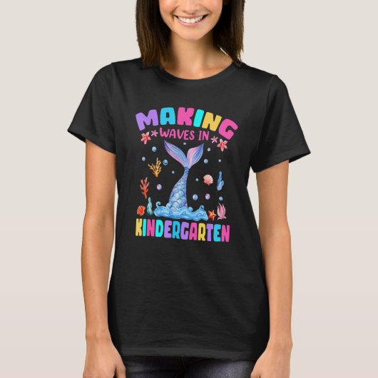 T-shirt Kids Making Magical Waves In Kindergarten Mermaid  (Devant)
