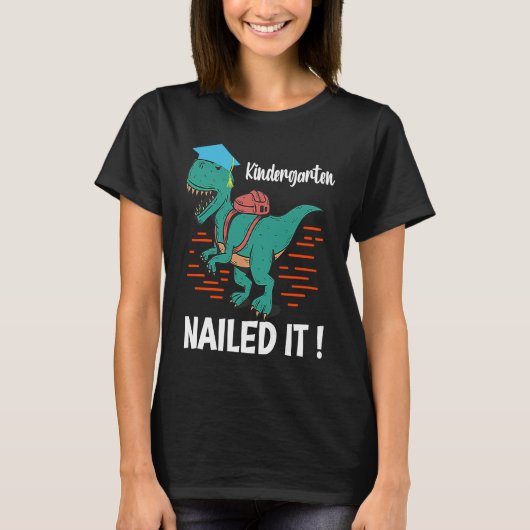 T-shirt Kindergarten has made it a mother dinosaur graduat (Devant)