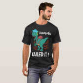 T-shirt Kindergarten has made it a mother dinosaur graduat (Devant entier)