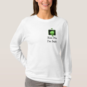 T-shirt Kiss Me I m'm Irish - Green Cupcake with Saying