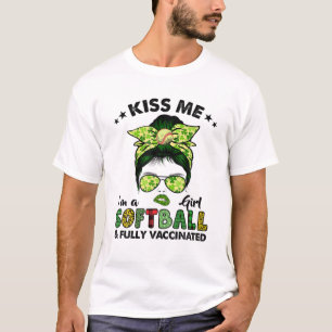 T-shirt Kiss Me Im A Softball Girl Shamrock irlandaise St