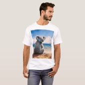 T-shirt Koala sur une plage de sable (Devant entier)