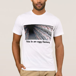 T-shirt La cage de batterie, ceci est une usine d'oeufs