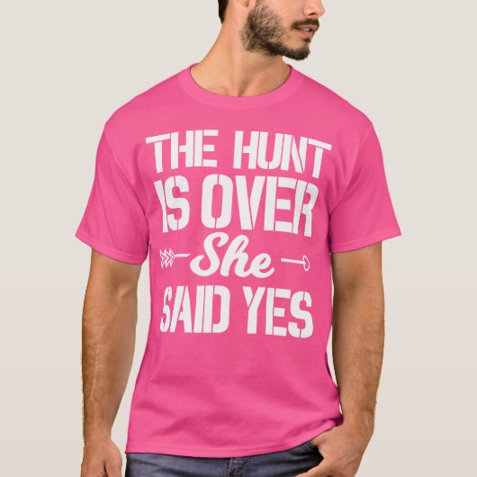 T-shirt La Chasse Est Finie Elle A Dit Oui Mariage Fiançai (Devant)