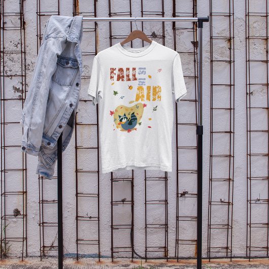 T-shirt La Chute Est En Air Avec Le Raccoon En Échange