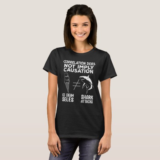 T-shirt La corrélation n'implique pas l'attaque de requin  (Devant entier)