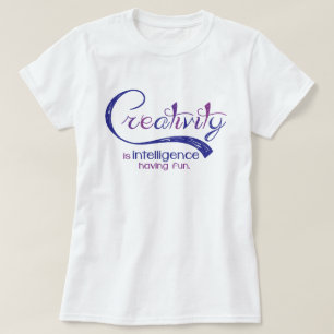 T-shirt La créativité est intelligence ayant la pièce en t