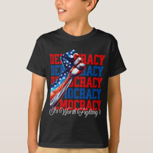 T-shirt La démocratie anti-Trump vaut la peine d'être comb