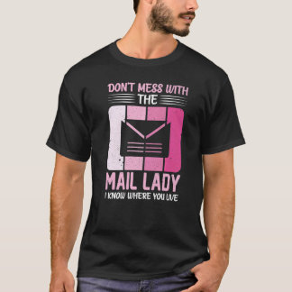 T-shirt La femme de la poste ne manque pas avec le Mail La