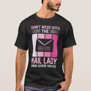 T-shirt La femme de la poste ne manque pas avec le Mail La