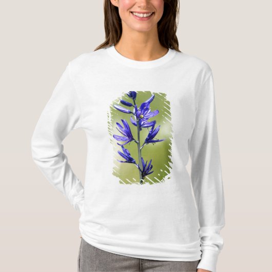 T-shirt La floraison d'un lys de camas dans le comté de Va (Devant)