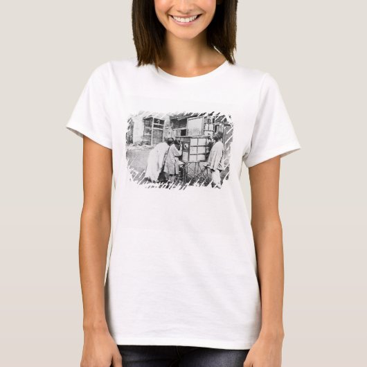T-shirt La lanterne magique, vers 1870 (photo b/w) (Devant)