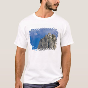 T-shirt La lune se lève et brille à travers les nuages