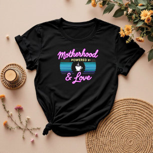 T-shirt La maternité tourne sur le café et l'amour Maman
