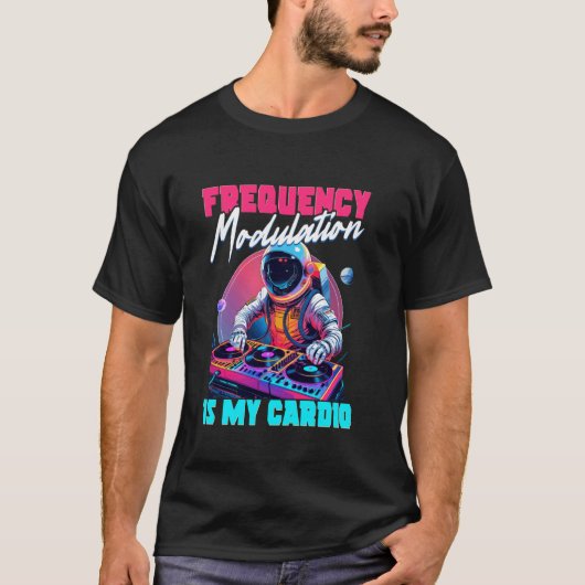 T-shirt La modulation de fréquence du synthétiseur est mon (Devant)