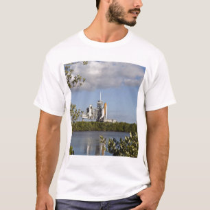 T-shirt La navette spatiale l'Atlantide repose prêt