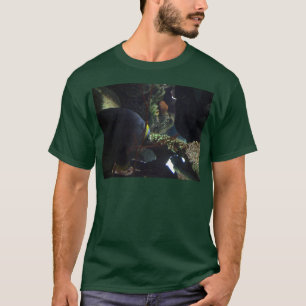 T-shirt La promenade doucement et portent un grand poisson
