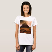 T-shirt La pyramide de la planète rouge (Devant entier)