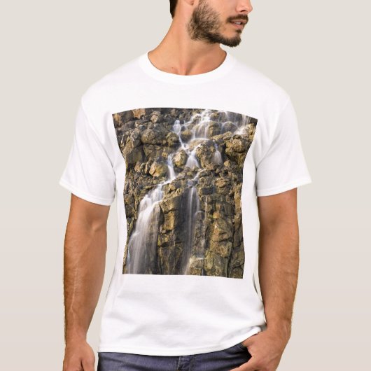T-shirt La saumure tombe de la roche volcanique chute (Devant)