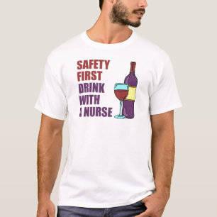 T-shirt La sécurité boivent d'abord avec l'infirmière