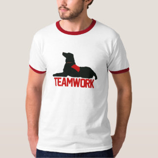 T-shirt La sonnerie d'hommes rouges de travail d'équipe
