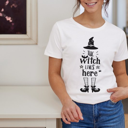 T-shirt La sorcière vit ici | Drôle Halloween