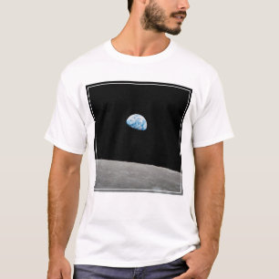 T-shirt La Terre S'Élève Au-Dessus De L'Horizon Lunaire.