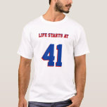 T-shirt La Vie Commence À 41 Funny 41ème Anniversaire<br><div class="desc">41e Anniversaire Joke La Vie Commence À 41 Tee. Une chemise d'anniversaire humoristique avec l'âge personnalisable "41" et le texte personnalisable "La vie commence à". Cette chemise extraordinaire drôle 41ème anniversaire est entièrement personnalisable,  ajoutez votre texte et vos images! Amusant !</div>