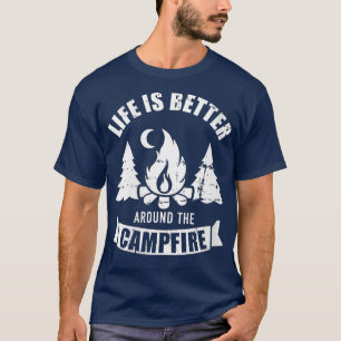 T-shirt La vie des femmes est meilleure autour du camping-