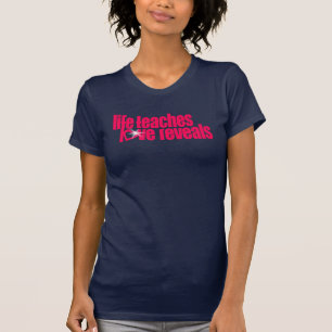 T-shirt la vie enseigne l'amour indique des dames dessus
