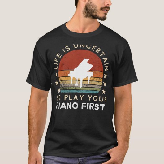 T-shirt La vie est incertaine Jouer Piano First Funny Tee (Devant)