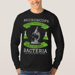 T-shirt Laboratoire de microbiologie au microscope Biologi