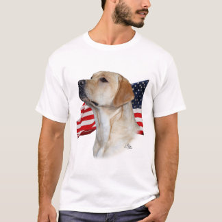T-shirt Labrador retriever jaune avec le drapeau