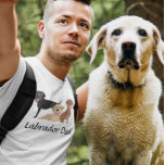 T-shirt Labrador Retriever Papa Chocolat noir jaune<br><div class="desc">Ce design a été créé à partir de ma peinture acrylique fluide unique. Il peut être personnalisé en cliquant sur le bouton personnaliser et en modifiant le nom, les initiales ou les mots. Vous pouvez également modifier la couleur et le style du texte ou supprimer le texte d'une conception d'image...</div>