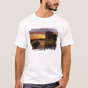 T-shirt Lagune de loisirs et appartements au coucher du so