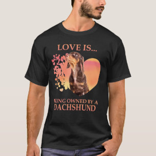 T-shirt L'Amour Est La Propriété D'Un Dachshund