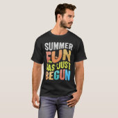T-shirt L'Amusement D'Été Vient De Commencer (Devant entier)