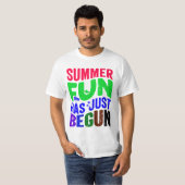 T-shirt L'Amusement D'Été Vient De Commencer (Devant entier)