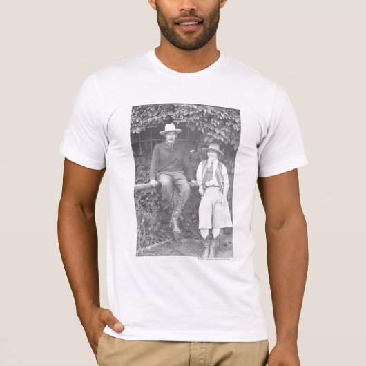 T-shirt Larry Larom et une pose de femmes (Devant)