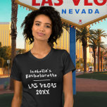 T-shirt Las Vegas Bachelorette Nom noir<br><div class="desc">Ce tee-shirt noir personnalisé porte le nom de la bachelorette dans une amusante typographie blanche. Idéal pour vos filles sortir à Las Vegas. Pour modifier le texte,  cliquez sur le bouton Personnaliser.</div>