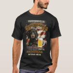 T-shirt Le Bonheur Est Un Vieux Homme Avec Une Bière Et Un<br><div class="desc">Le Bonheur Est Un Vieux Homme Avec Une Bière Et Un Dachshund Assis Près De Dachshund Dachshund Drôle</div>