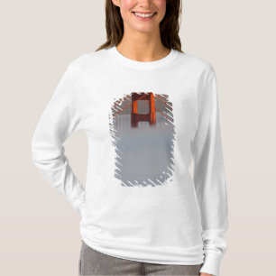 T-shirt Le brouillard envahit la baie de San Francisco cou